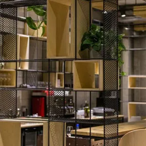 Комбинирование материалов в межкомнатных перегородок