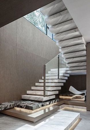 Отделка лестниц камнем в Оренбурге - пример выполнения