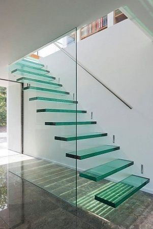 Консольные ступени из стекла в Саратове - пример выполнения