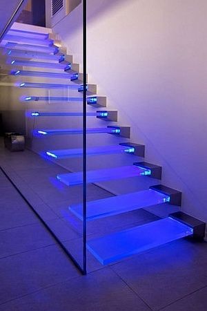 Консольные ступени из стекла в Саратове - пример выполнения