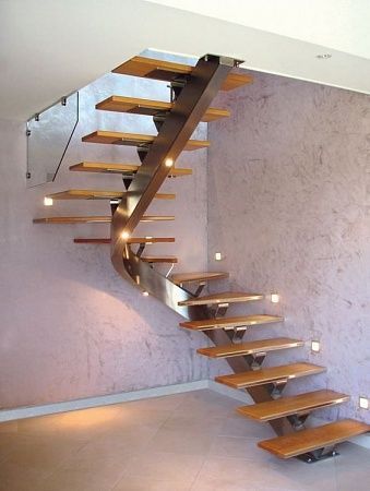 Металлические лестницы на изогнутом монокосоуре в Самаре - пример выполнения