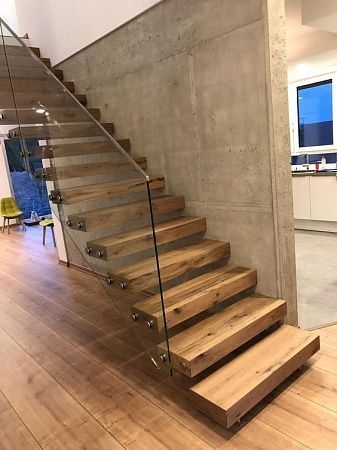 Стеклянное ограждение лестниц в Москве - пример выполнения