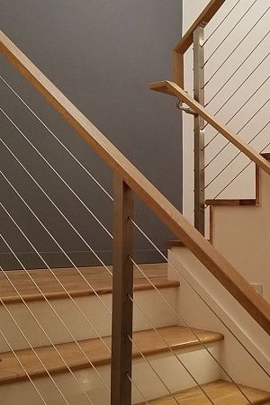 Тросовое ограждение для лестниц, перила в Москве - пример выполнения