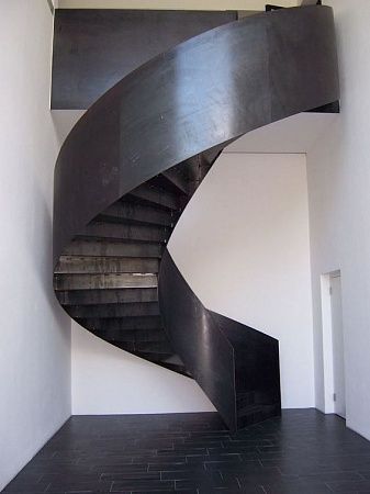 Спиральные металлические лестницы в Нижнем Новгороде - пример выполнения