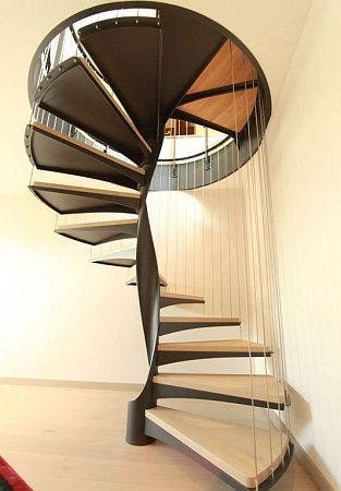 Спиральные металлические лестницы в Нижнем Новгороде - пример выполнения