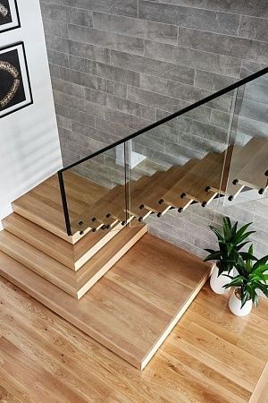 Отделка металлических лестниц, ступеней деревом в Москве - пример выполнения