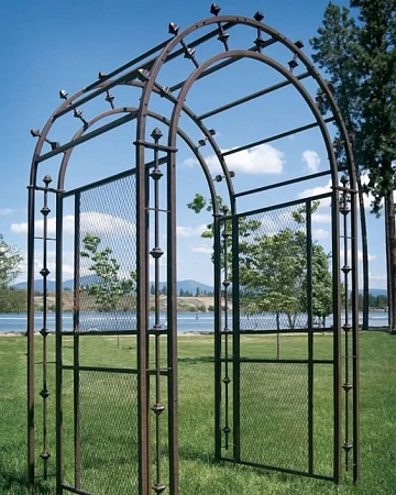 Арки садовые, металлические в Казани - пример выполнения