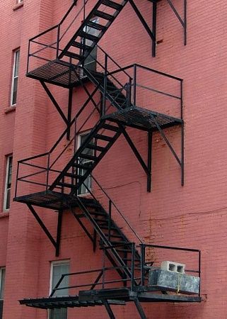 Пожарные лестницы на заказ в Самаре - пример выполнения