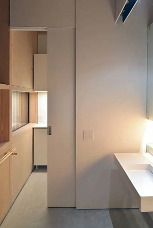 Пенал для раздвижной двери в Москве - пример выполнения