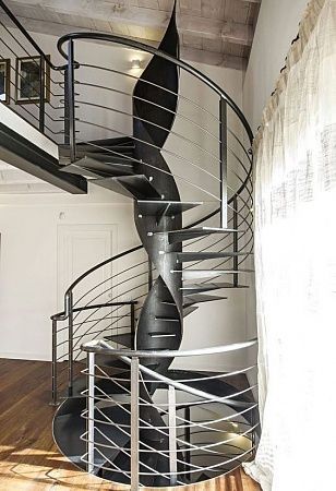 Спиральные металлические лестницы в Нижнем Новгороде - пример выполнения