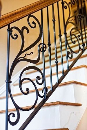 Кованые ограждения для лестниц, перила в Санкт-Петербурге - пример выполнения