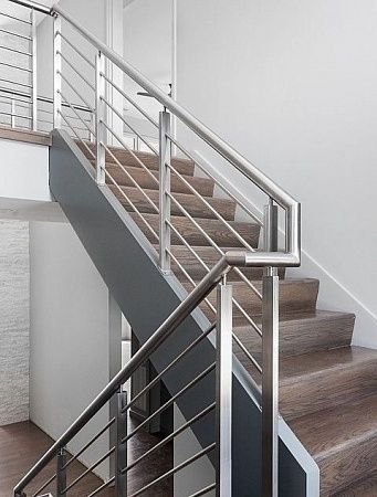 Ограждения для лестниц, перила из нержавейки - пример выполнения