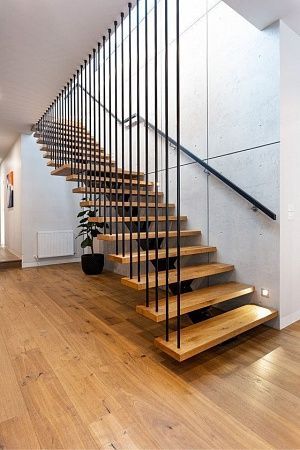 Лестница открытого типа на металлическом каркасе - пример выполнения