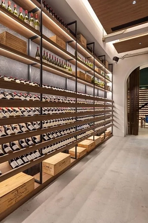 Торговые металлические стеллажи в Саратове - пример выполнения