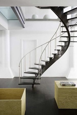 Полувинтовые металлические лестницы в Екатеринбурге - пример выполнения