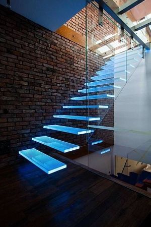 Консольные ступени из стекла в Саратове - пример выполнения