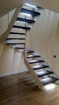 Металлическая лестница на тетивах в Нижнем Новгороде - пример выполнения