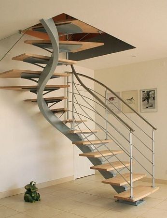 Металлические лестницы на изогнутом монокосоуре в Самаре - пример выполнения