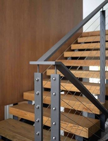 Тросовое ограждение для лестниц, перила в Москве - пример выполнения