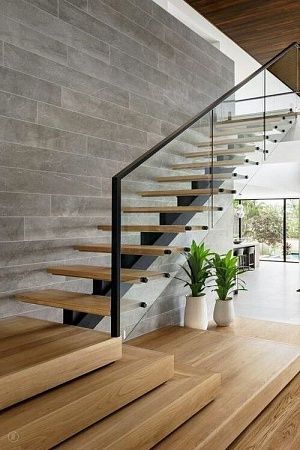 Отделка металлических лестниц, ступеней деревом в Москве - пример выполнения