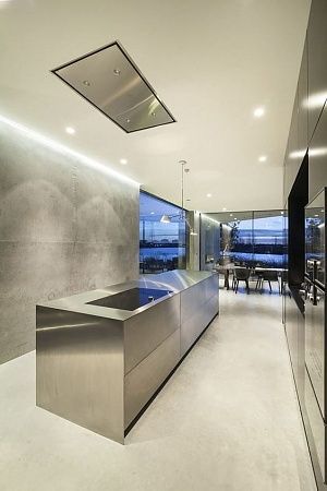 Кухонный остров из нержавеющей стали в Казани - пример выполнения