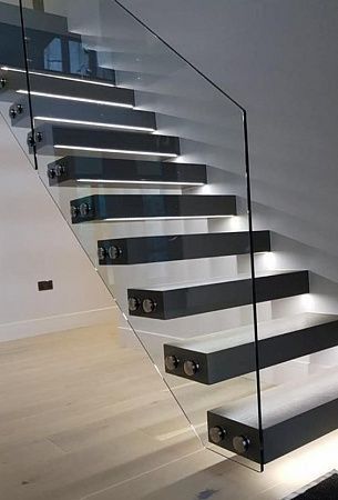 Отделка лестниц смолой в Москве - пример выполнения