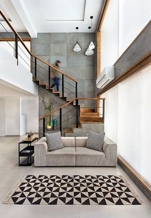 Отделка металлических лестниц, ступеней деревом в Москве - пример выполнения