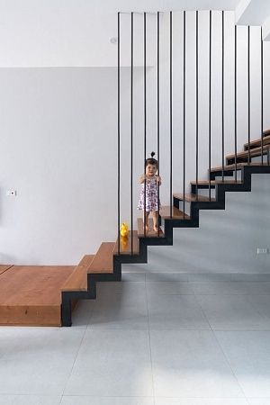 Металлические лестницы на ломаном косоуре зигзаг - пример выполнения