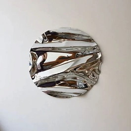 Дизайнерское зеркало из мятой нержавеющей стали