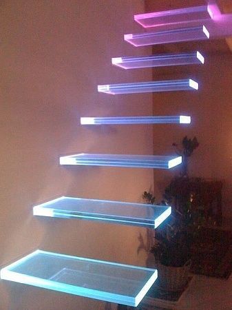 Консольные ступени из стекла в Саратове - пример выполнения