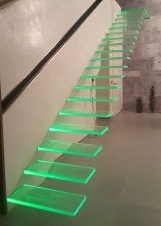 Консольные ступени из стекла в Саратове - пример выполнения