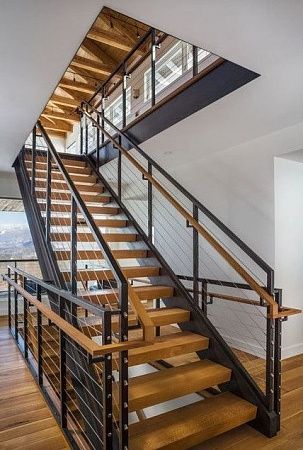 Тросовое ограждение для лестниц, перила в Москве - пример выполнения