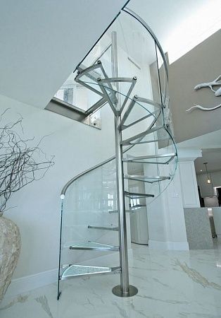 Стеклянное ограждение лестниц в Москве - пример выполнения
