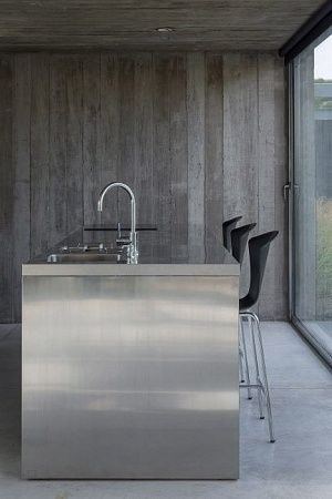 Кухонный остров из нержавеющей стали в Казани - пример выполнения