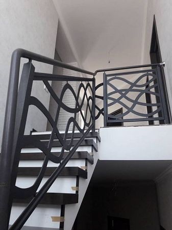 Ограждения для лестниц из листа - пример выполнения