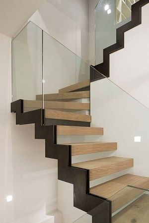 Стеклянное ограждение лестниц в Москве - пример выполнения