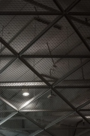 Подвесной металлический потолок в Москве - пример выполнения