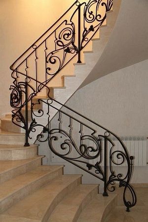 Кованые ограждения для лестниц, перила в Санкт-Петербурге - пример выполнения