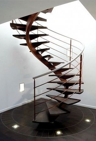 Спиральные металлические лестницы в Нижнем Новгороде - пример выполнения