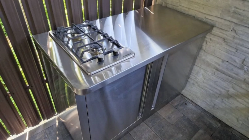 Кухонный модуль c 2-мя распашными дверцами и полкой на заказ