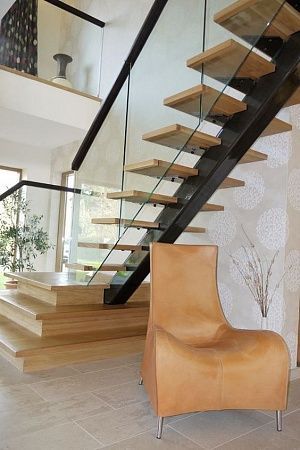 Образец консольной металлической лестницы