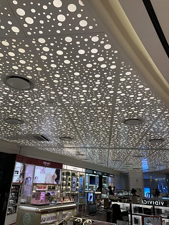 Перфорированный кассетный потолок в Казани - пример выполнения