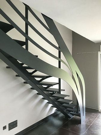 Ограждения для лестниц из листа - пример выполнения