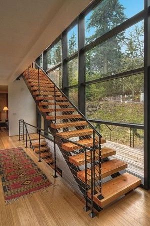 Тросовое ограждение для лестниц, перила в Москве - пример выполнения