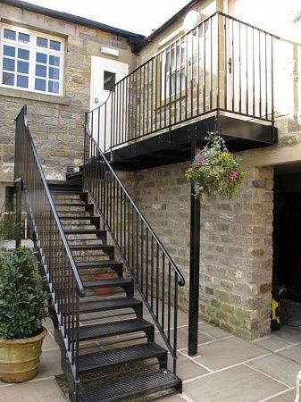 Уличные металлические лестницы в Новосибирске - пример выполнения