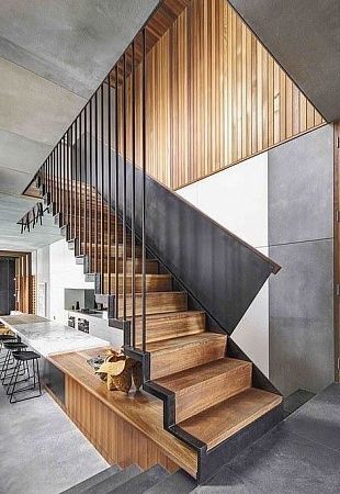Отделка металлических лестниц, ступеней деревом в Москве - пример выполнения