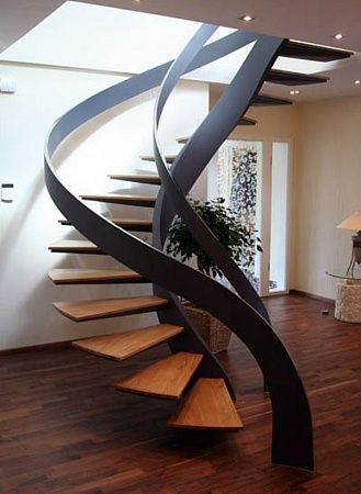 Полувинтовые металлические лестницы в Екатеринбурге - пример выполнения