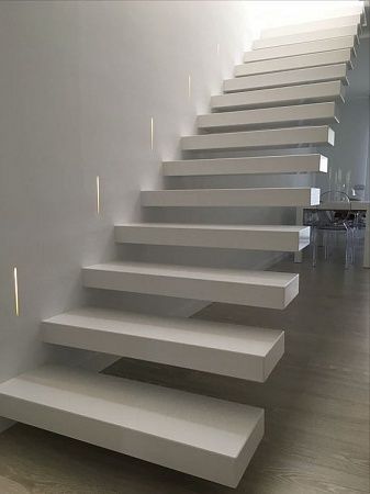 Отделка лестниц смолой в Москве - пример выполнения