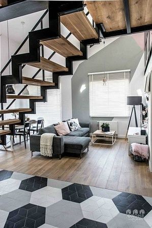 Лестница открытого типа на металлическом каркасе - пример выполнения