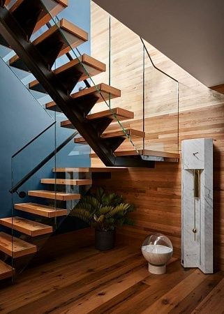 Отделка металлических лестниц, ступеней деревом в Москве - пример выполнения